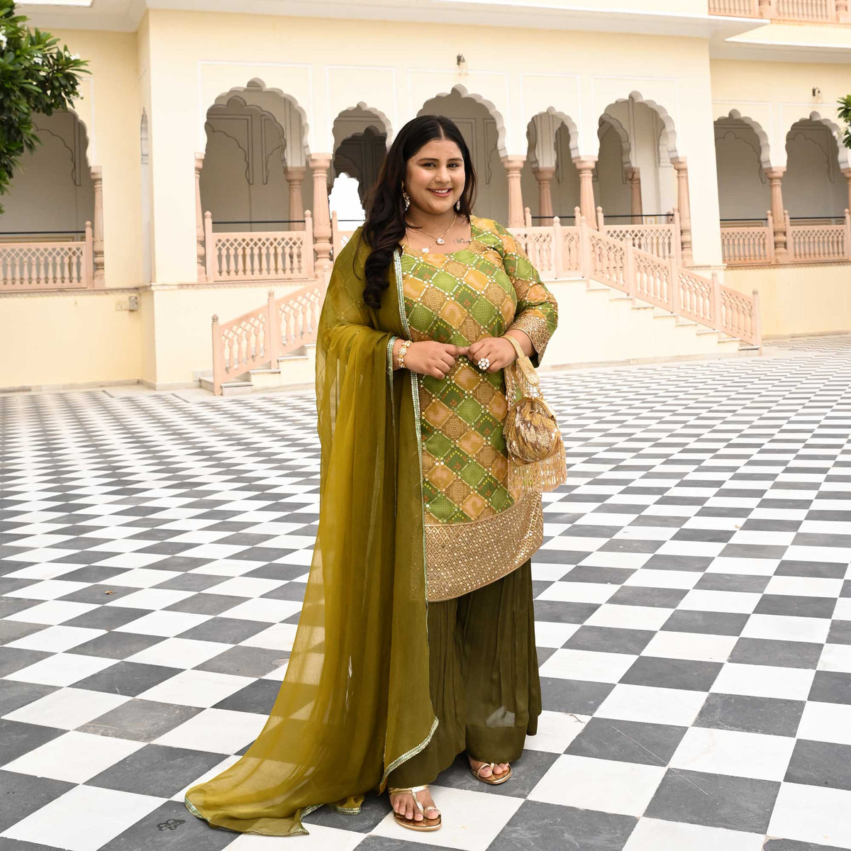 Busra Sharara Set