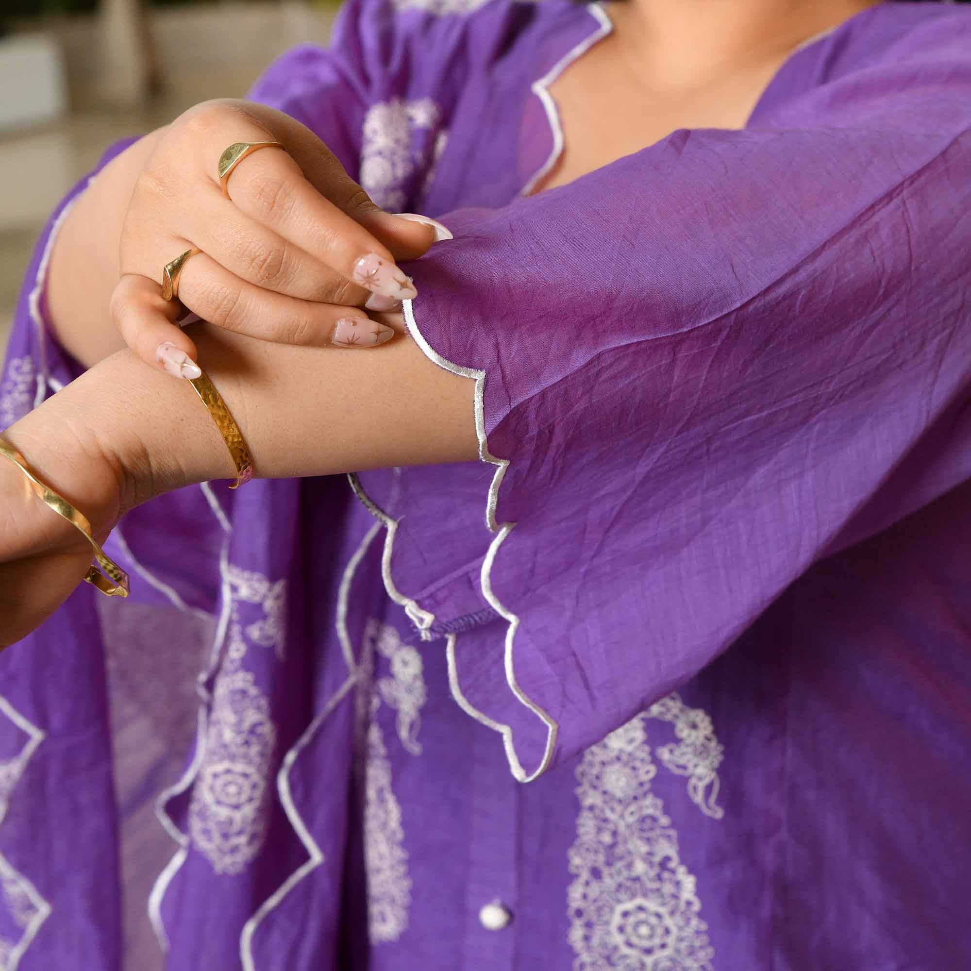 Fig- Soft Purple Paisley Thread Embroidered Mul Chanderi Suit Set