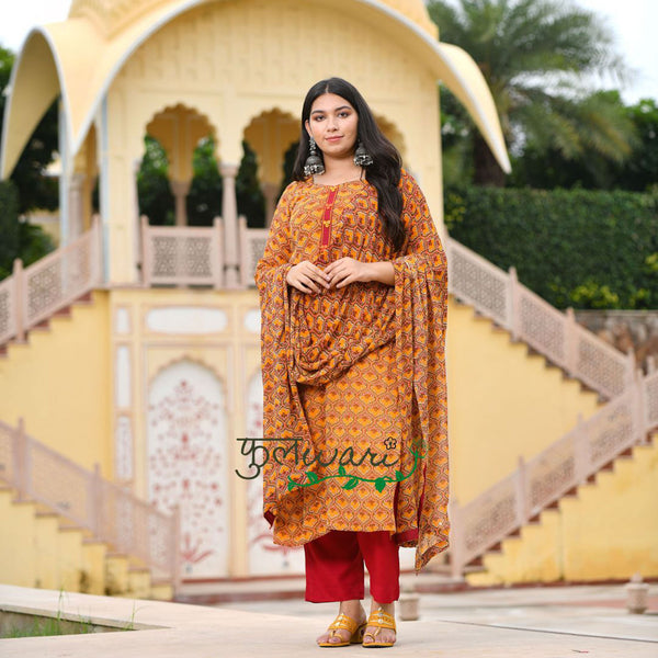 Khet Mai Sarso Suit Set