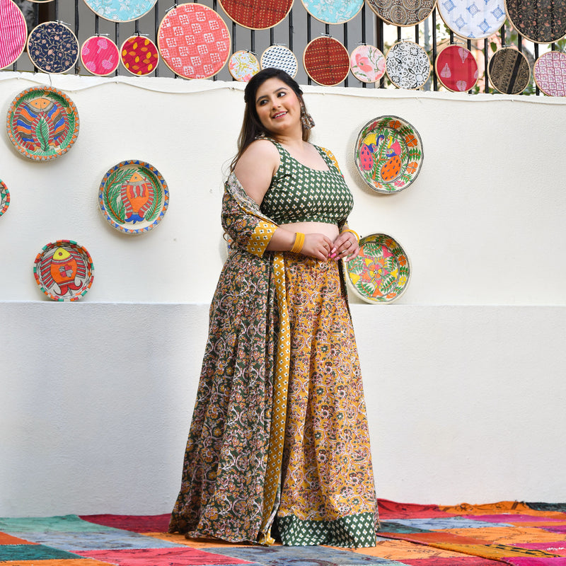 Mustard Meadows In The Garden Cape Set