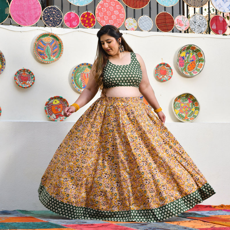 Mustard Meadows In The Garden Cape Set